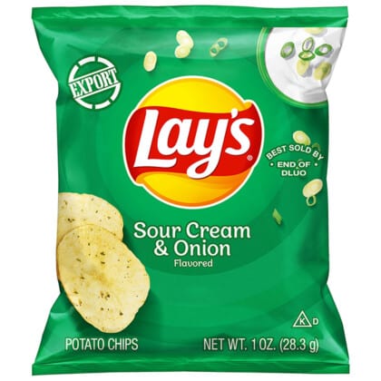 Lay's Sour Cream & Onion Potato Chips (28g)